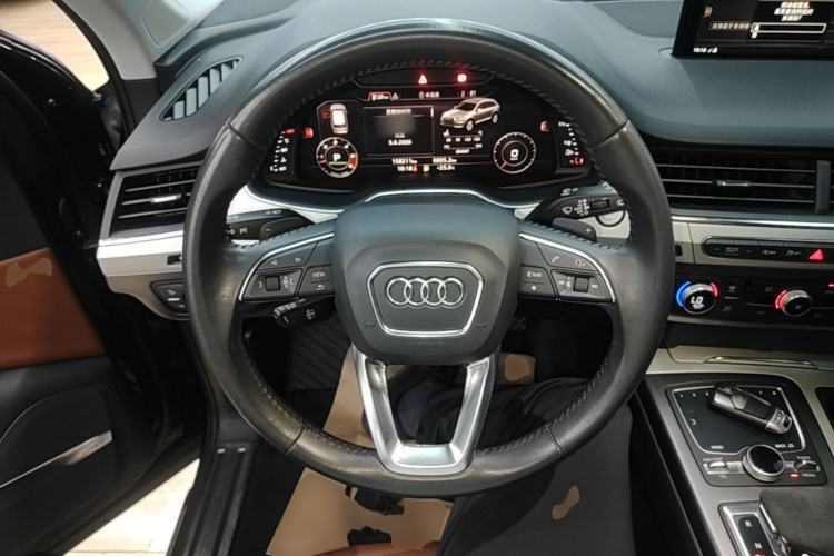 Used Audi Q7 2019 55 TFSI Technology Edition Steering Wheel