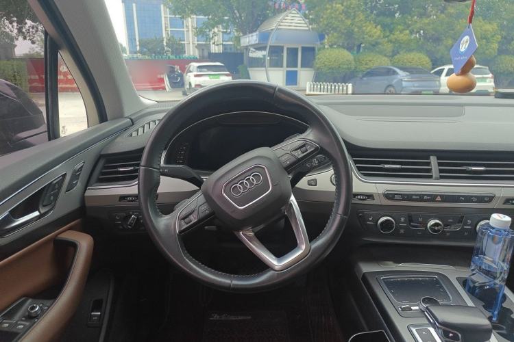 Used Audi Q7 2019 45 TFSI Comfort Model Steering Wheel