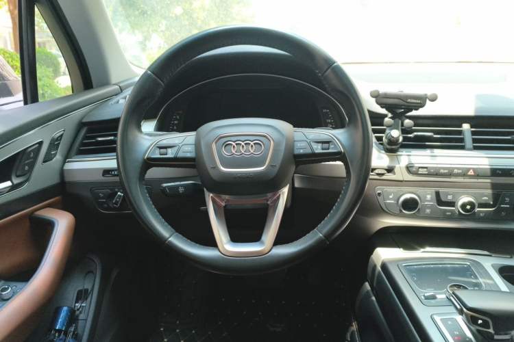 Used Audi Q7 2019 55 TFSI Technology Edition Steering Wheel