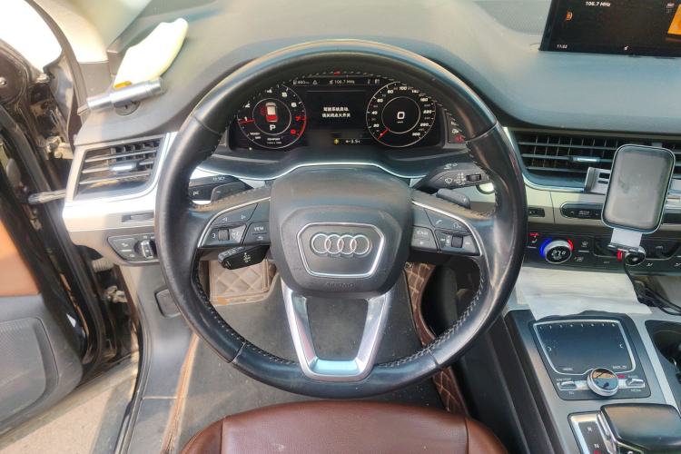 Used Audi Q7 2019 45 TFSI Comfort Model Steering Wheel