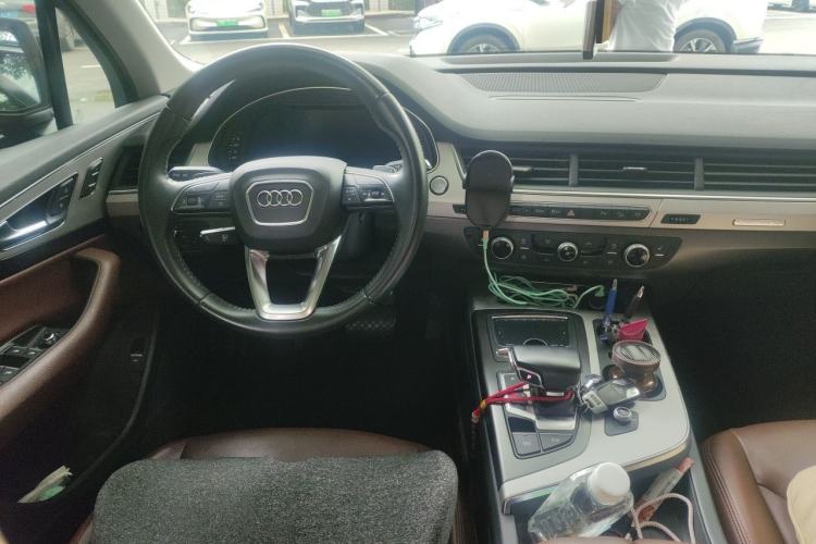 Used Audi Q7 2019 45 TFSI Comfort Model Steering Wheel