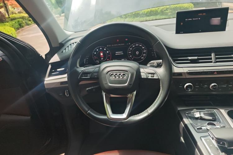 Used Audi Q7 2019 55 TFSI Technology Edition Steering Wheel