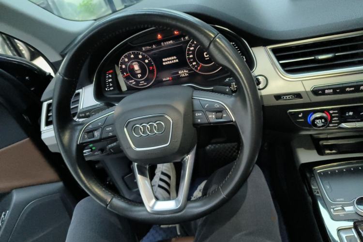 Used Audi Q7 2019 45 TFSI Comfort Model Steering Wheel