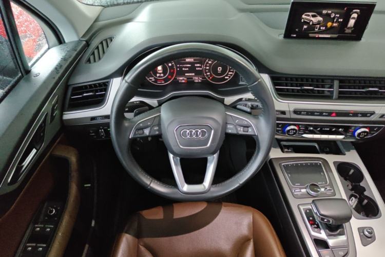 Used Audi Q7 2019 45 TFSI Comfort Model Steering Wheel