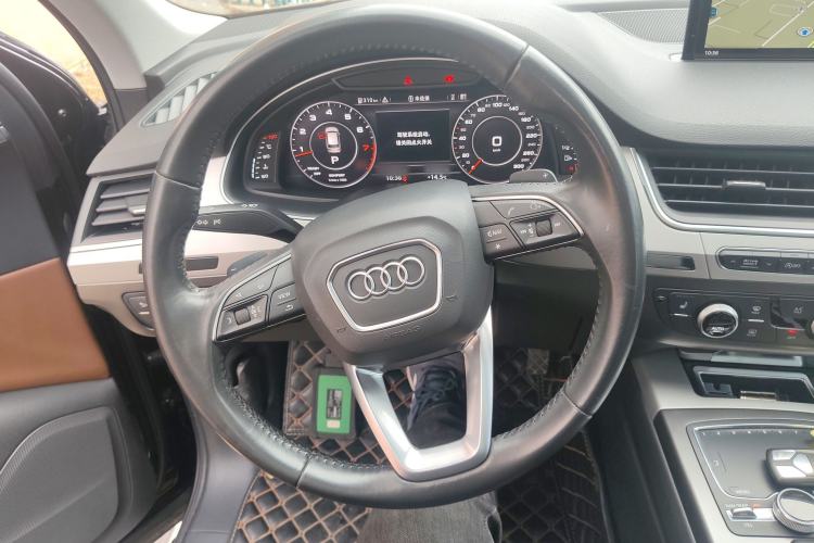 Used Audi Q7 2019 45 TFSI Comfort Model Steering Wheel