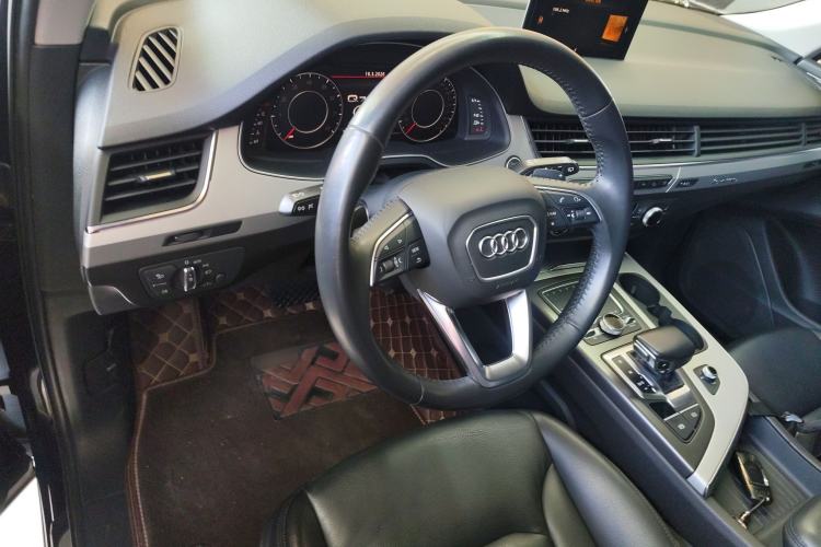 Used Audi Q7 2019 45 TFSI Comfort Model Steering Wheel