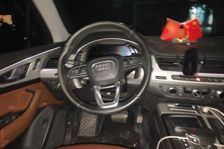 Used Audi Q7 2019 45 TFSI Comfort Model Steering Wheel