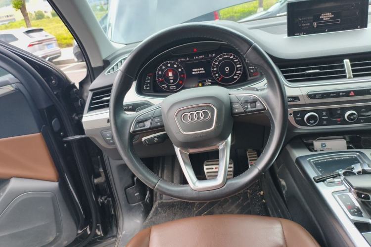 Used Audi Q7 2019 45 TFSI Comfort Model Steering Wheel