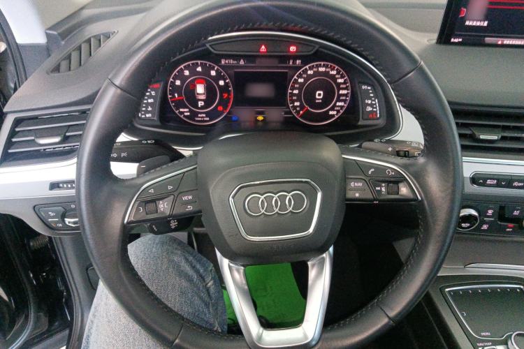 Used Audi Q7 2019 45 TFSI Comfort Model Steering Wheel