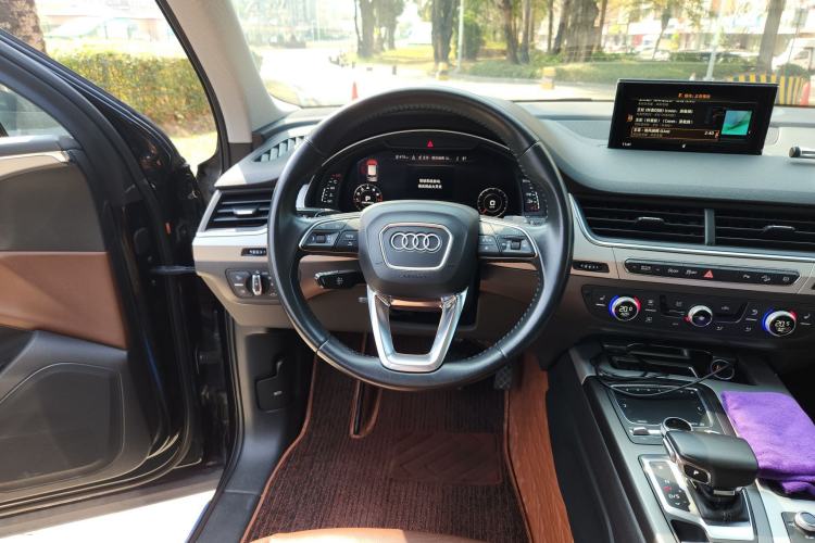 Used Audi Q7 2019 55 TFSI Technology Edition Steering Wheel