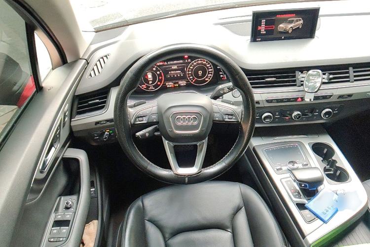 Used Audi Q7 2019 55 TFSI Technology Edition Steering Wheel