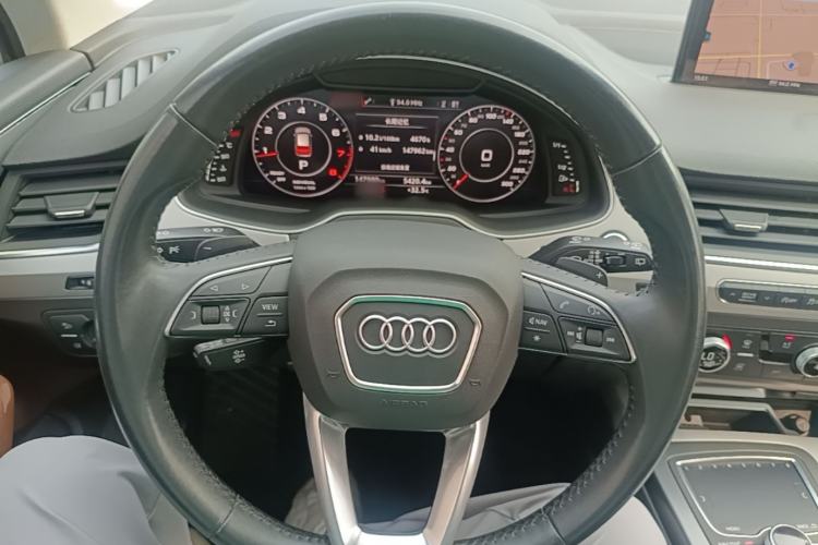 Used Audi Q7 2019 45 TFSI Comfort Model Steering Wheel