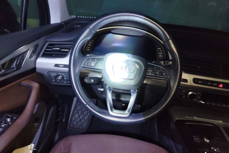 Used Audi Q7 2019 55 TFSI Technology Edition Steering Wheel