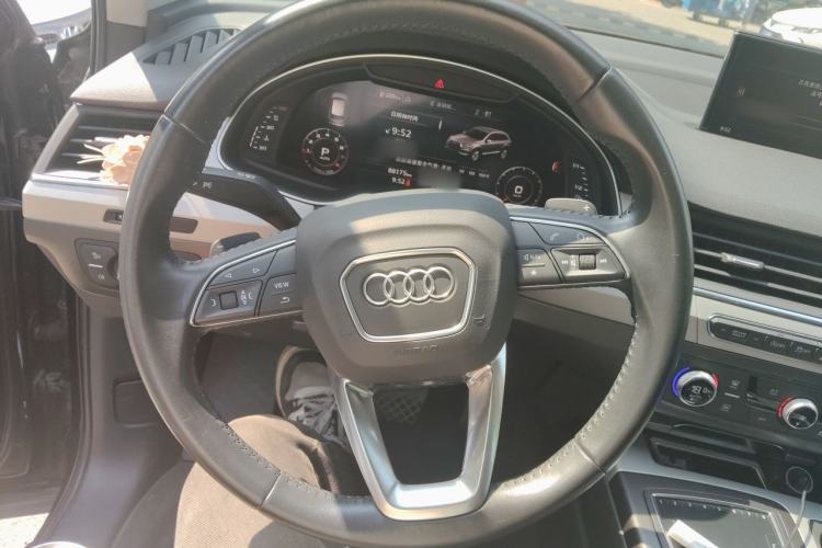 Used Audi Q7 2019 45 TFSI Comfort Model Steering Wheel