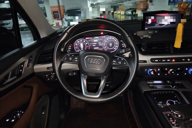Used Audi Q7 2019 45 TFSI Comfort Model Steering Wheel