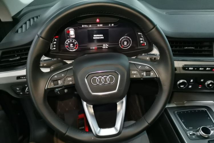 Used Audi Q7 2019 45 TFSI Comfort Model Steering Wheel