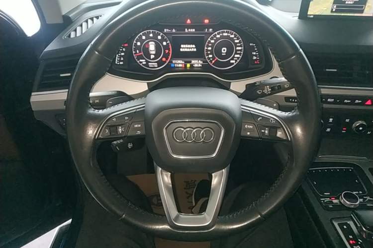 Used Audi Q7 2019 55 TFSI Technology Edition Steering Wheel