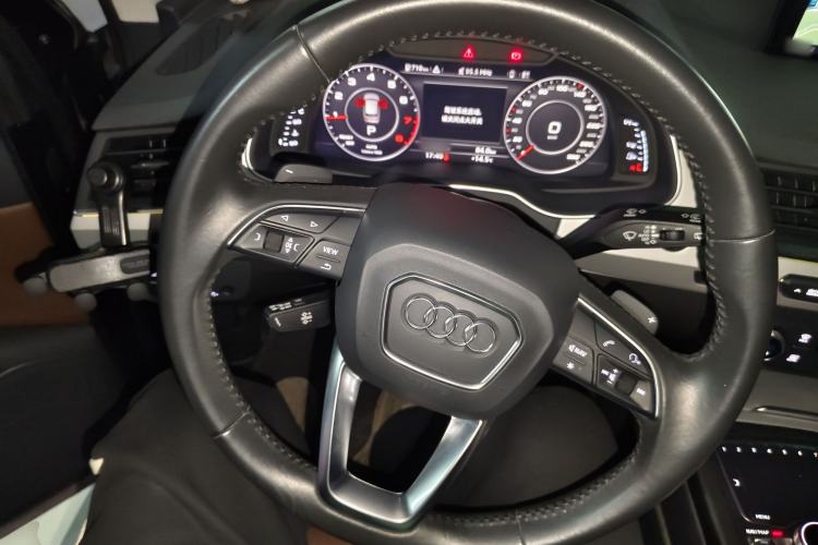 Used Audi Q7 2019 45 TFSI Comfort Model Steering Wheel