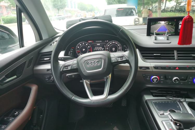 Used Audi Q7 2019 55 TFSI Technology Edition Steering Wheel