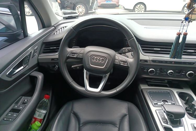 Used Audi Q7 2019 45 TFSI Comfort Model Steering Wheel