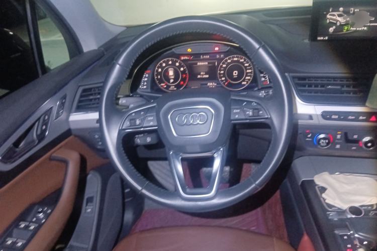 Used Audi Q7 2019 45 TFSI Comfort Model Steering Wheel