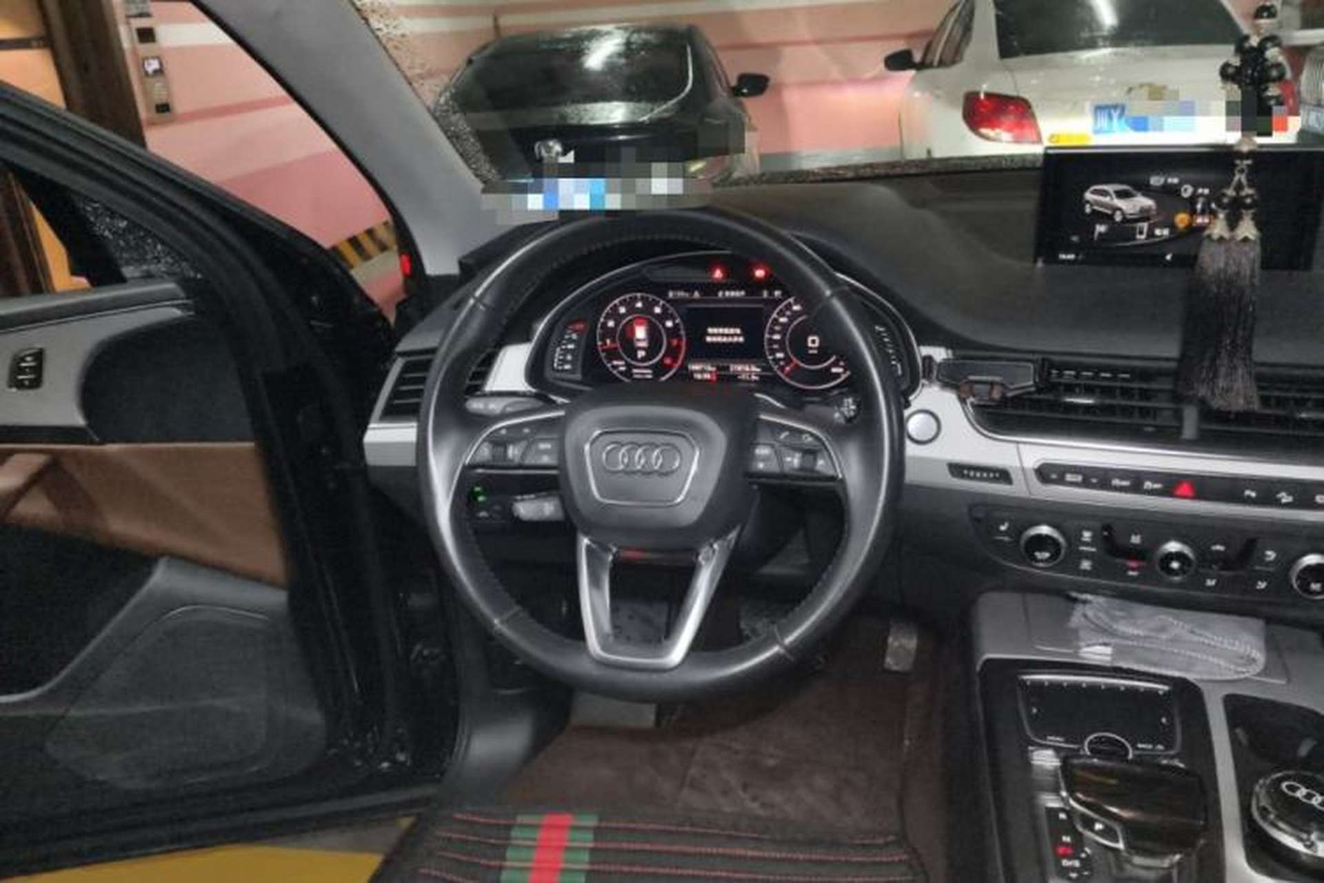 Used Audi Q7 2019 45 TFSI Comfort Model Steering Wheel