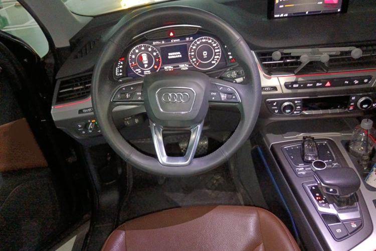 Used Audi Q7 2019 45 TFSI S line Sport Edition Steering Wheel