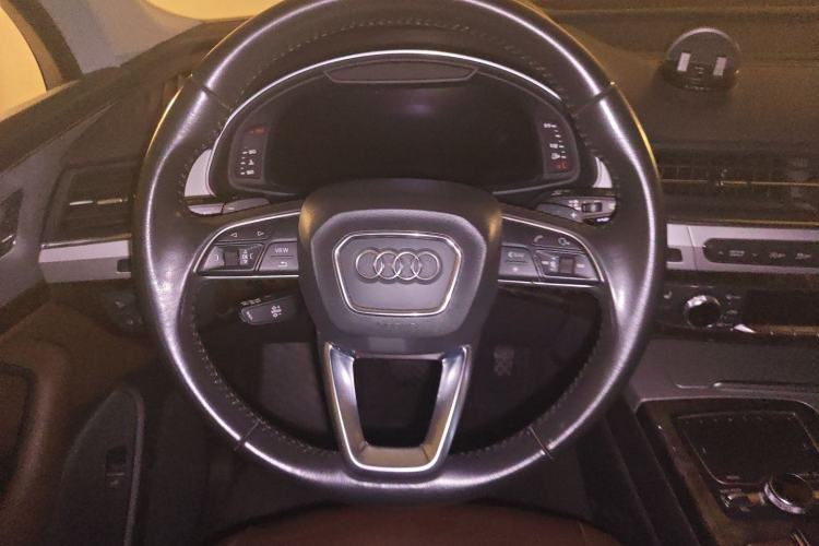 Used Audi Q7 2019 55 TFSI S line Sport Edition Steering Wheel