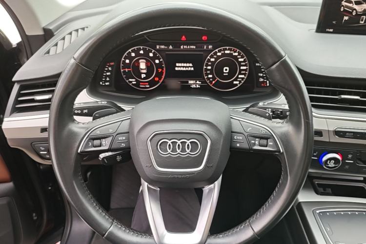 Used Audi Q7 2019 45 TFSI Comfort Model Steering Wheel