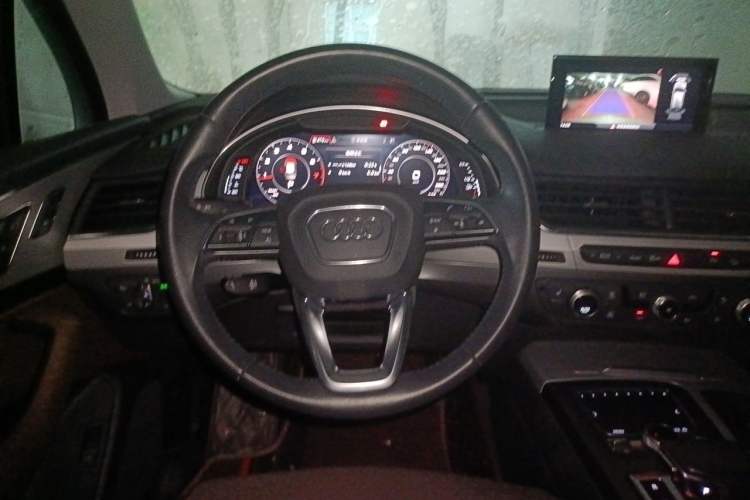 Used Audi Q7 2019 55 TFSI Technology Edition Steering Wheel