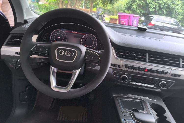 Used Audi Q7 2019 45 TFSI S line Sport Edition Steering Wheel