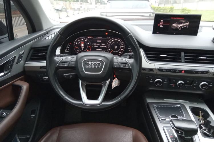 Used Audi Q7 2019 45 TFSI Comfort Model Steering Wheel
