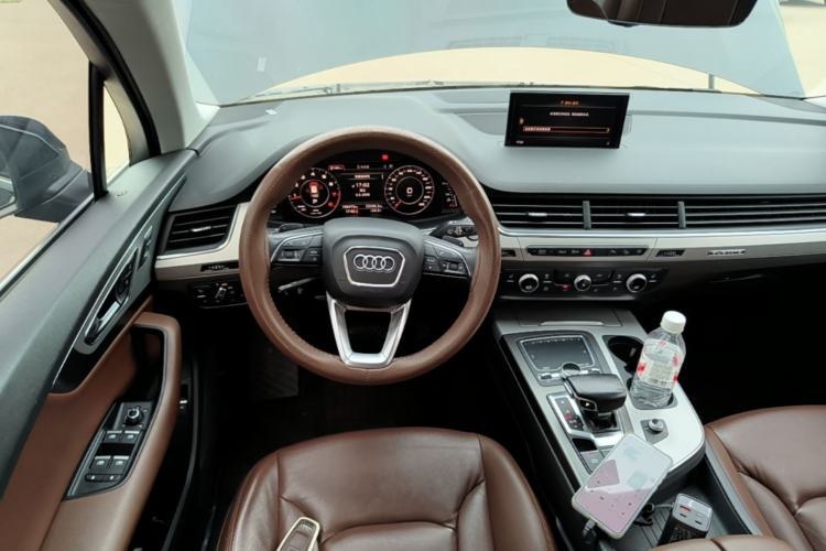 Used Audi Q7 2019 45 TFSI Comfort Model Steering Wheel