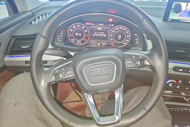 Used Audi Q7 2019 45 TFSI Comfort Model Steering Wheel