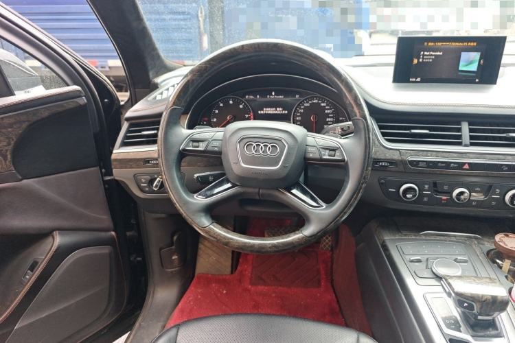 Used Audi Q7 2019 2.0T Standard Model Middle East Steering Wheel