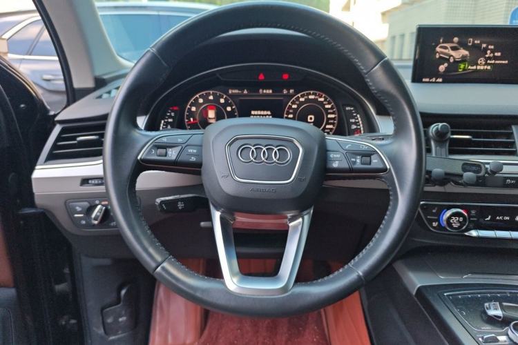 Used Audi Q7 2019 45 TFSI Comfort Model Steering Wheel