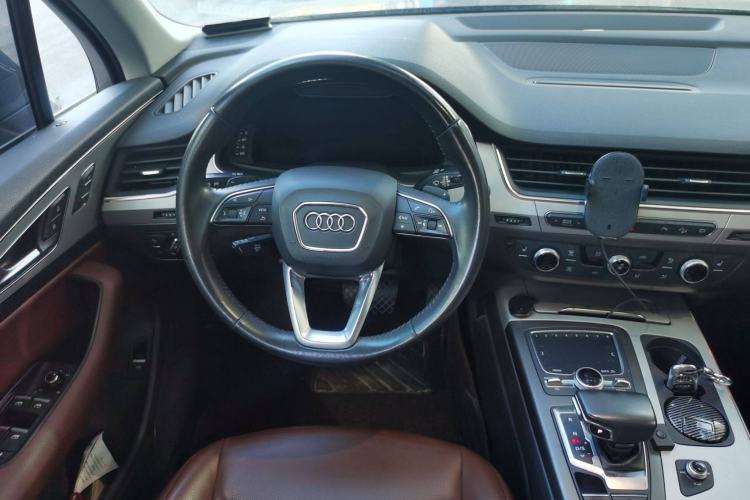 Used Audi Q7 2019 45 TFSI Comfort Model Steering Wheel