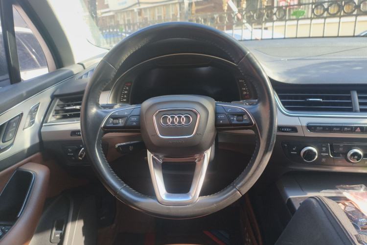 Used Audi Q7 2019 45 TFSI Comfort Model Steering Wheel