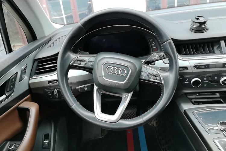 Used Audi Q7 2019 45 TFSI Comfort Model Steering Wheel