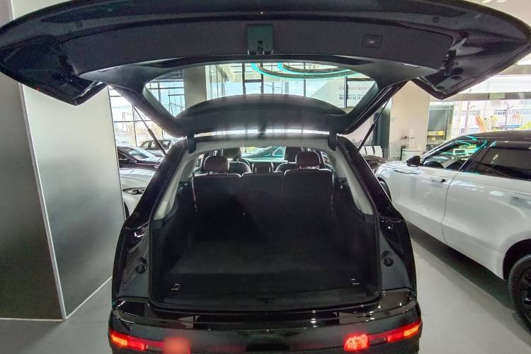 Used Audi Q7 2019 45 TFSI Comfort Model Trunk