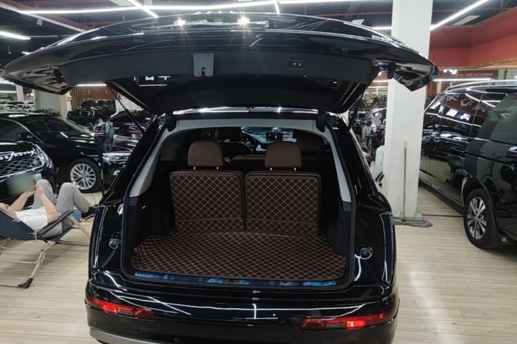 Used Audi Q7 2019 55 TFSI Technology Edition Trunk