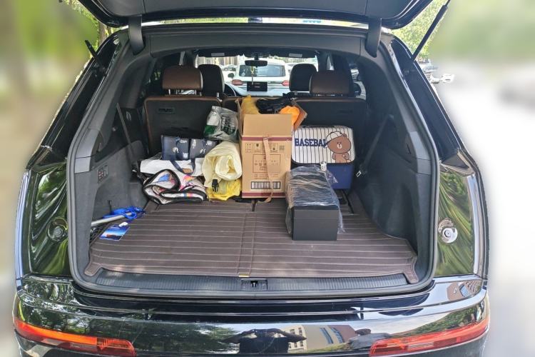 Used Audi Q7  Trunk