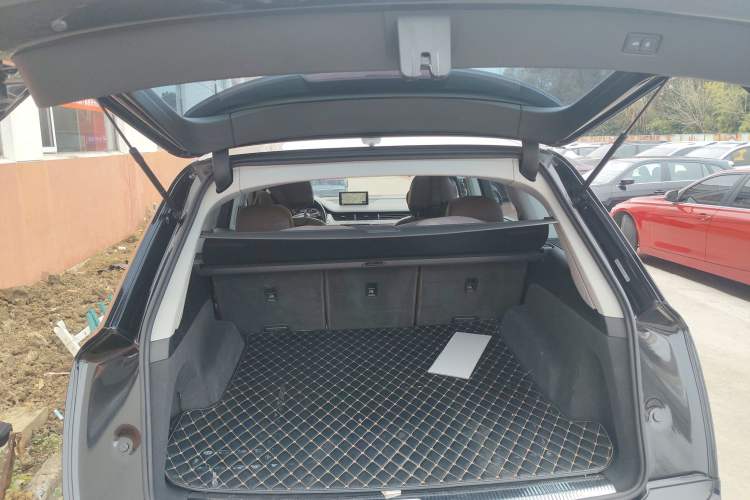 Used Audi Q7 2019 45 TFSI Comfort Model Trunk