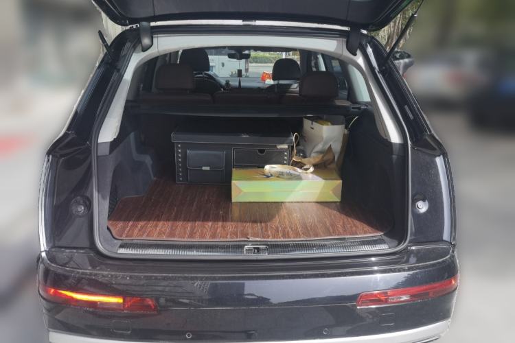 Used Audi Q7 2019 45 TFSI Comfort Model Trunk