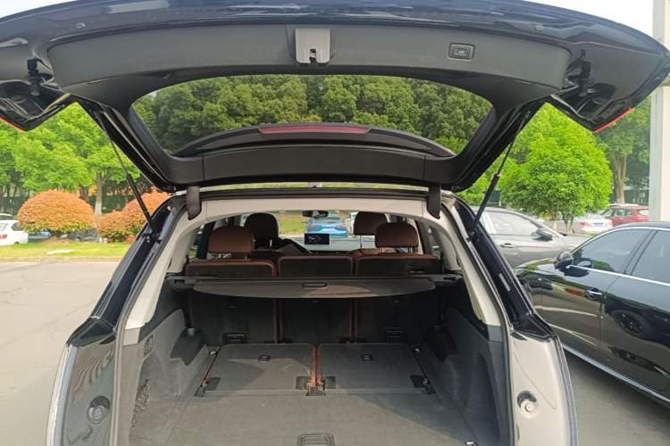 Used Audi Q7 2019 45 TFSI Comfort Model Trunk
