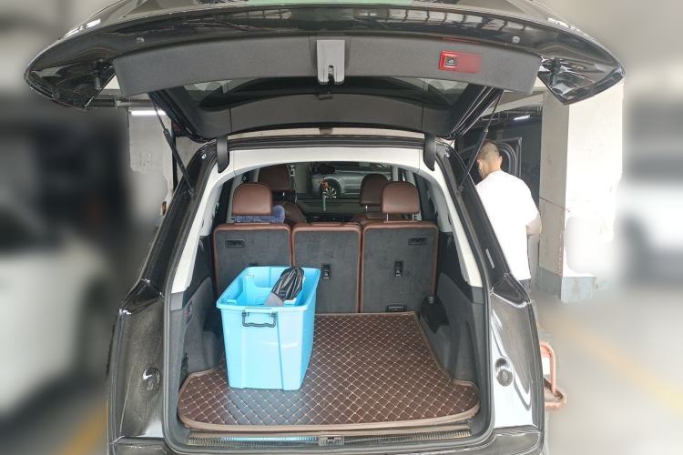 Used Audi Q7  Trunk