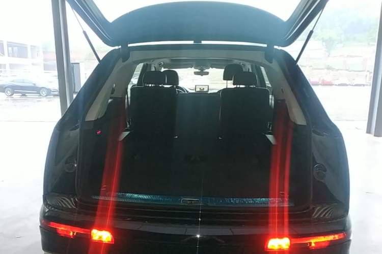 Used Audi Q7 2019 55 TFSI Technology Edition Trunk