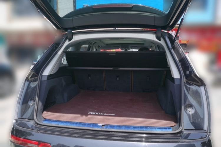 Used Audi Q7 2019 45 TFSI Comfort Model Trunk
