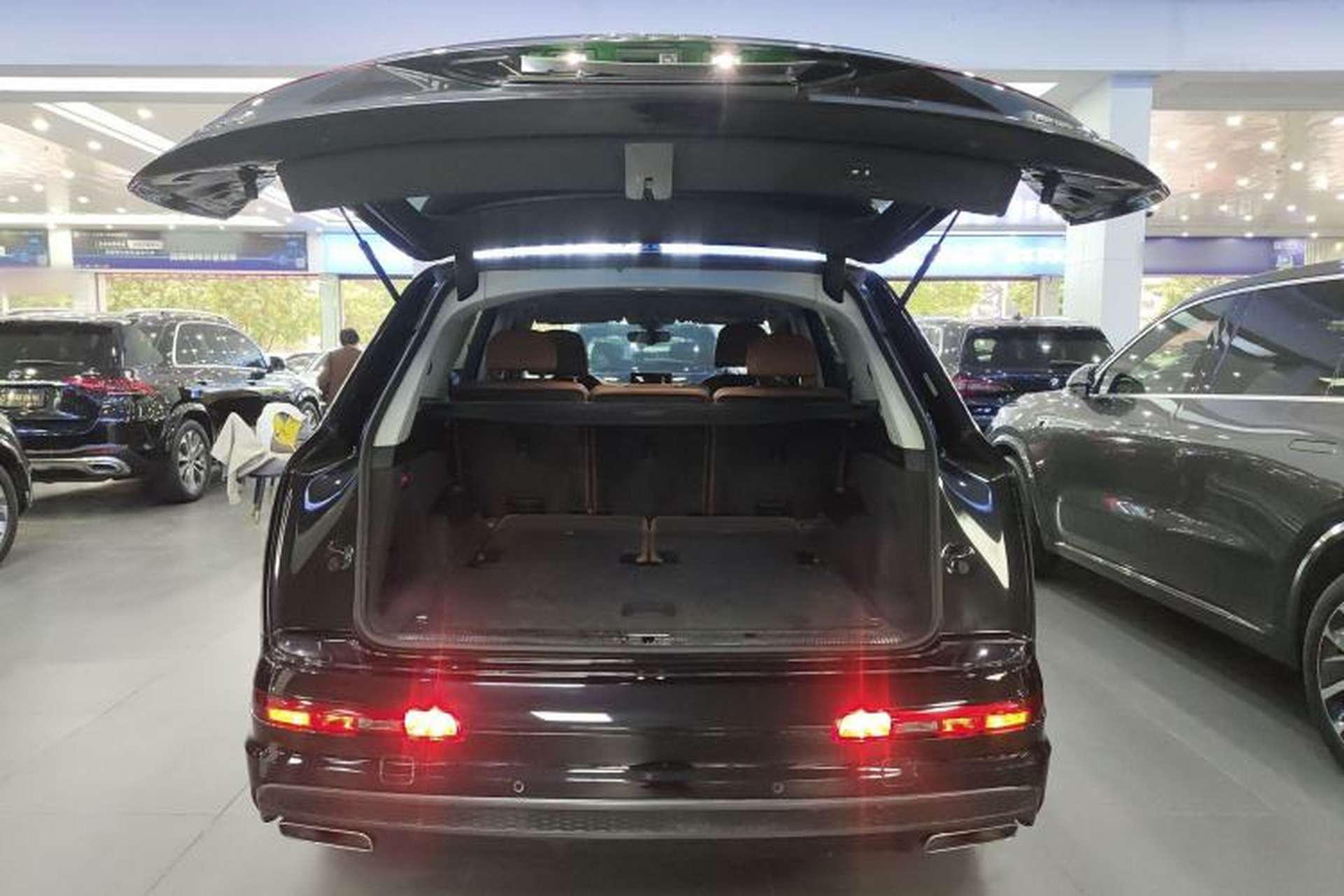 Used Audi Q7 2019 55 TFSI Technology Edition Trunk