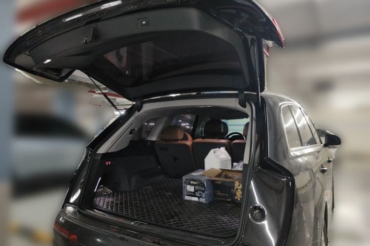 Used Audi Q7 2019 45 TFSI Comfort Model Trunk